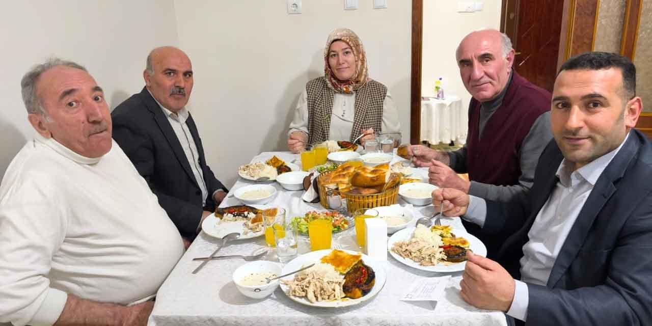 4-kusak-bir-arada-yasayan-aileler-iftarda-bulustu-jpg2.jpg