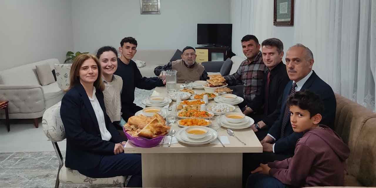 4-kusak-bir-arada-yasayan-aileler-iftarda-bulustu-jpg3.jpg