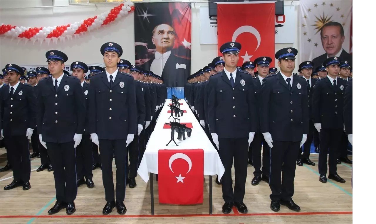 yildiz-turk-polisi-bu-milletin-namusu-devletin-diregidir2.jpg