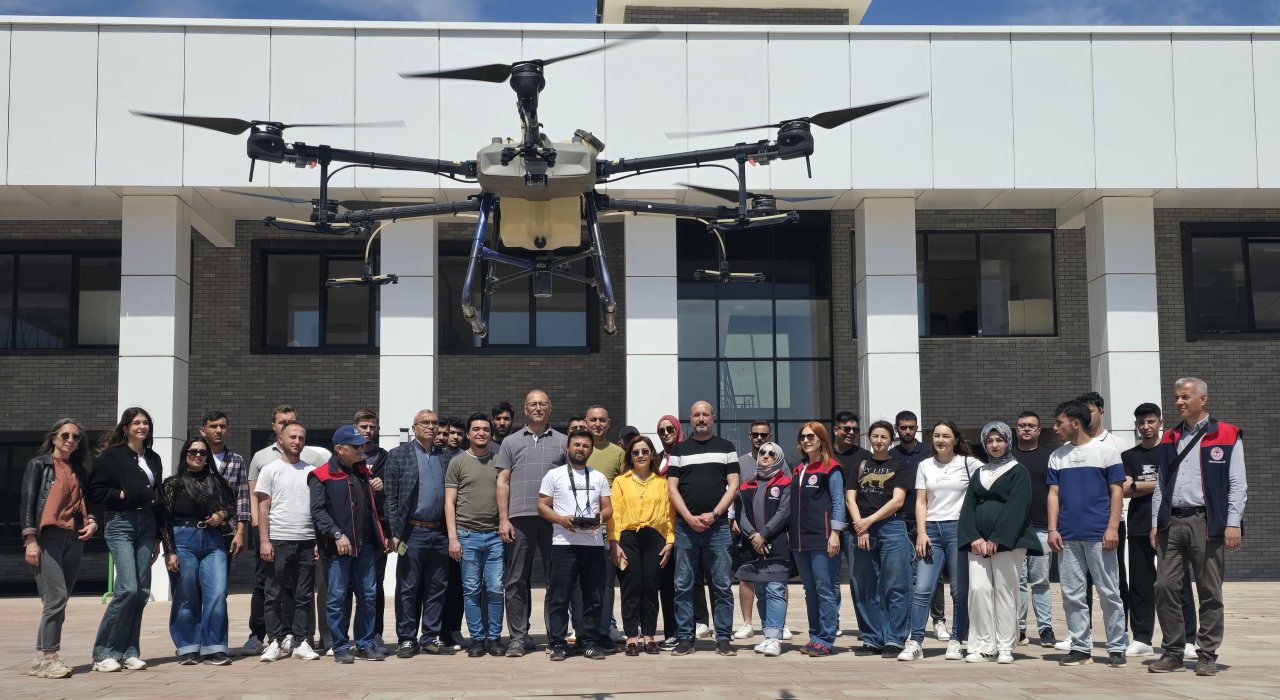 niversitelilere-zirai-dron-egitimi3.jpg