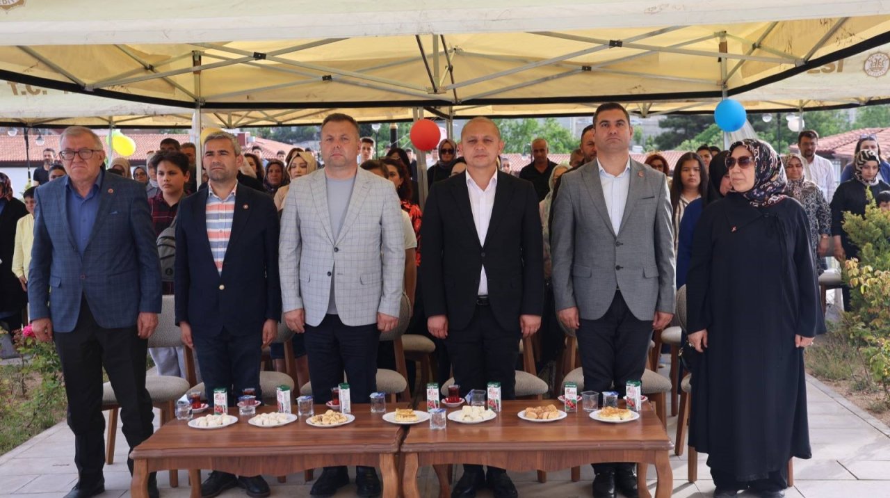 kirikkale-belediyesinin-kursunda-ilk-mezuniyet-coskusu3.jpg