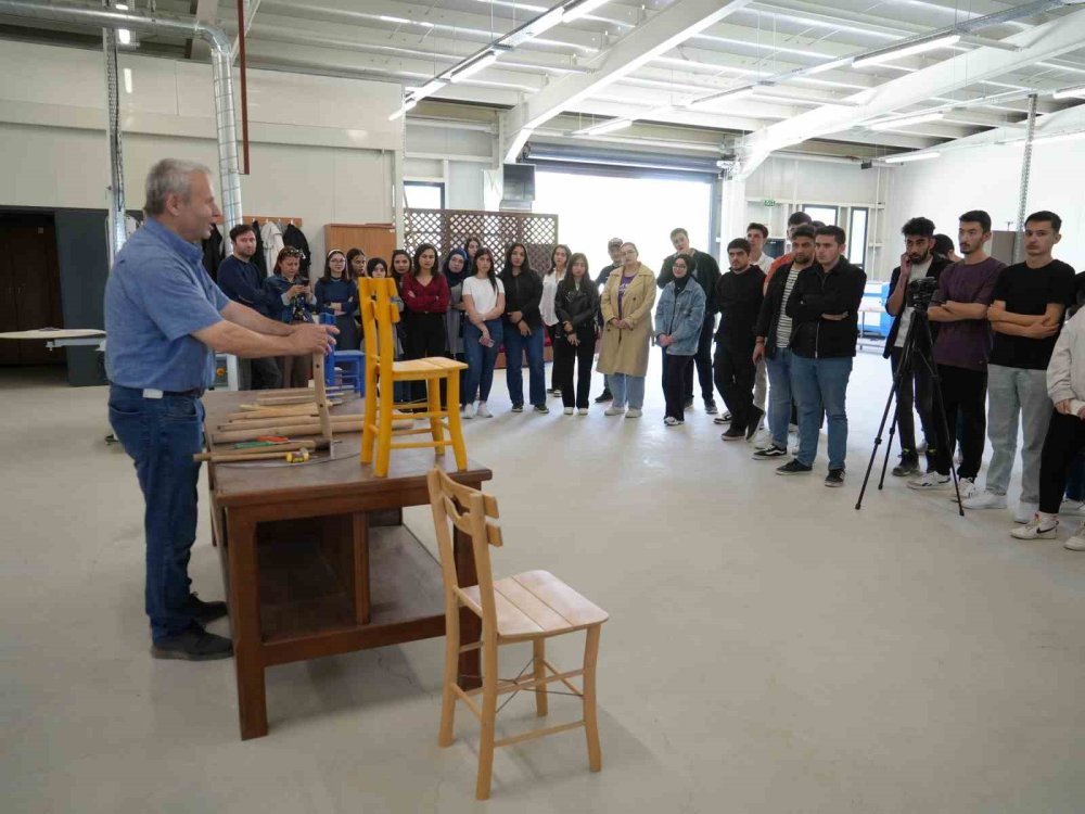 Kayın ağacından yapılan bu sandalye, 50 yıl boyunca hiçbir şey olmadan kullanılıyor