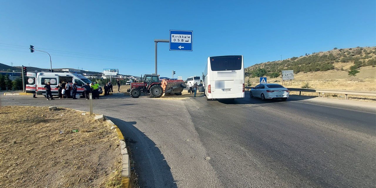 kirikkalede-yolcu-otobusu-ile-traktor-carpisti2.jpg