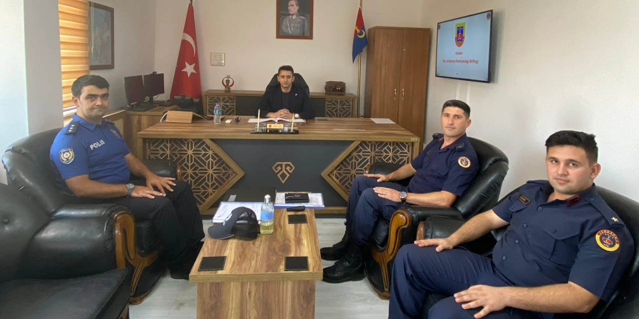 kayaturkten-ilce-jandarma-komutanligina-ziyaret.jpg