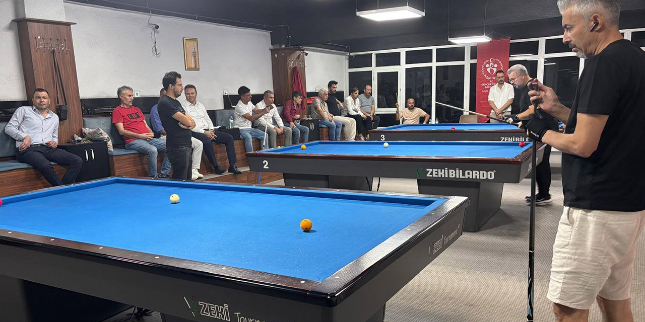 3-bant-bilardo-musabakasi-heyecani2.jpg