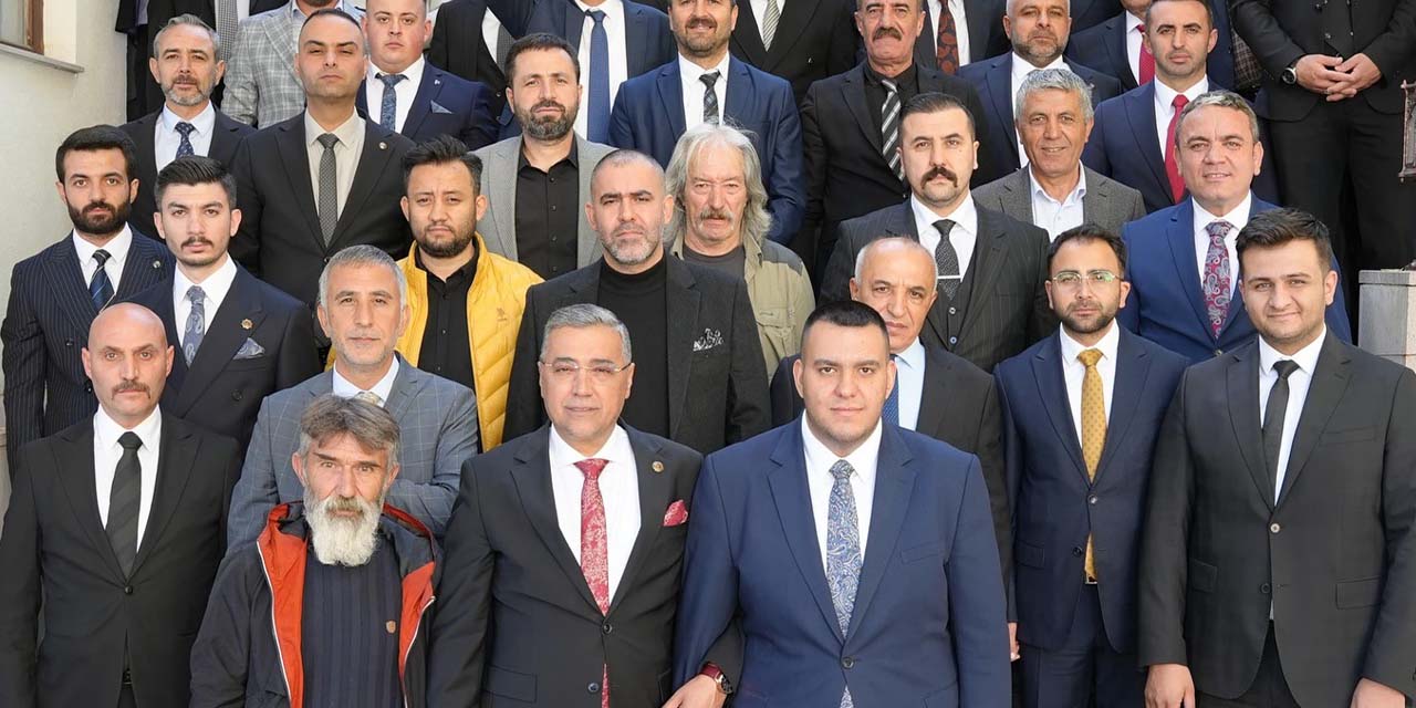 milliyetci-hareket-partisi-mhp-ankara-il-baskani-alparslan-dogan-beraberindeki-il-yonetim-kurulu-uyeleri-ve-ilce-baskanlari-ile-birlikte-kirikkale-fk-kulup-baskani-serkan-gunduze-hayirli-olsun-ziyaretinde-bulundu-3.jpg