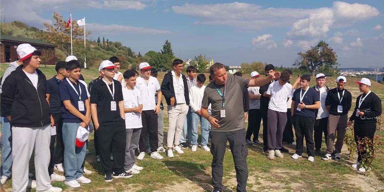 kirikkaleli-gencler-canakkalede-tarihi-gezdi-85410.jpg