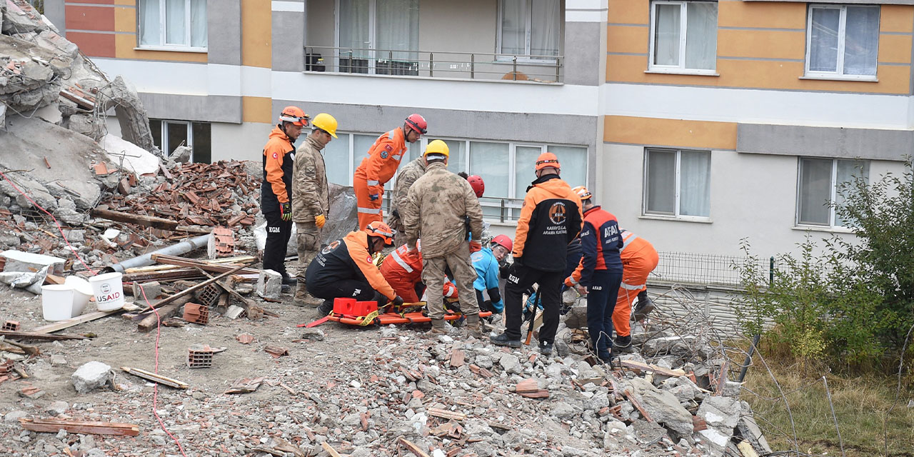 kirikkale-ekipleri-harekete-gecti-7-0-buyuklugunde-deprem.jpg