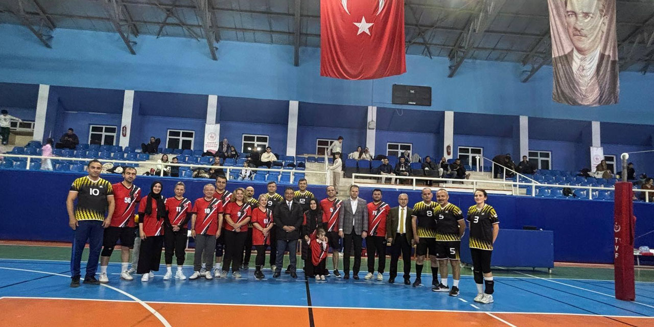 retmenler-gunu-voleybol-turnuvasi-basladi89654.jpg