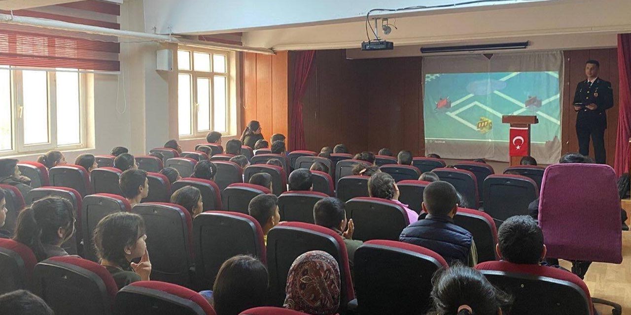 jandarmadan-ogrencilere-siber-guvenlik-egitimi56.jpg