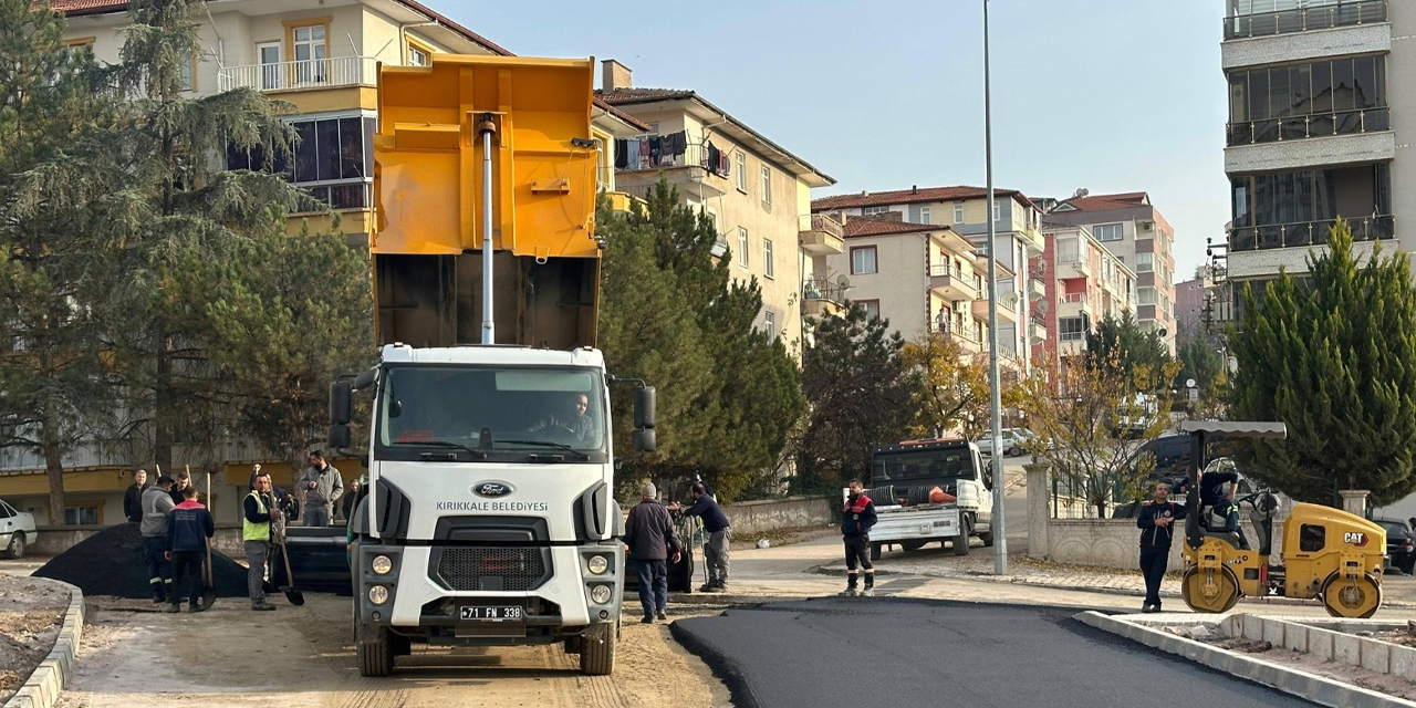 kirikkale-belediyesinden-kesintisiz-sicak-asfalt-mesaisi5623.jpg