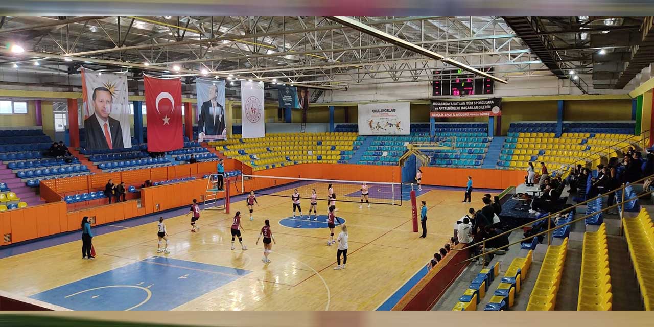 genc-kizlar-voleybol-musabakalari-heyecani2.jpg