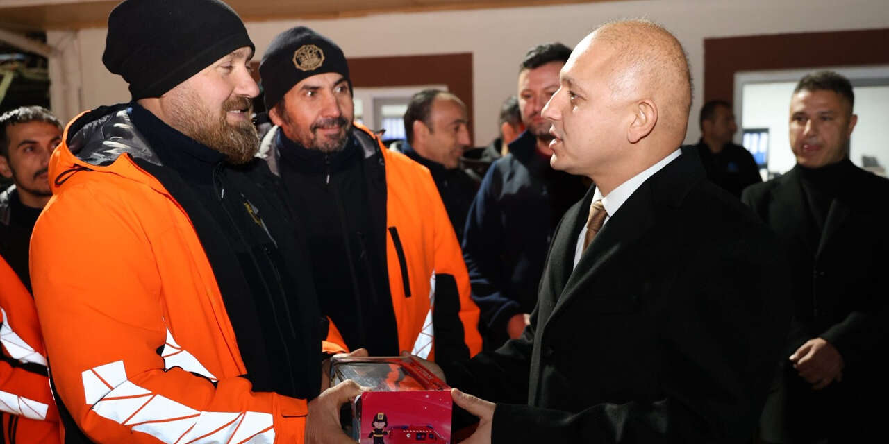 kirikkale-belediye-baskani-ahmet-onal-2026-yilini-gorevlerinin-basinda-karsilayan-belediye-89765