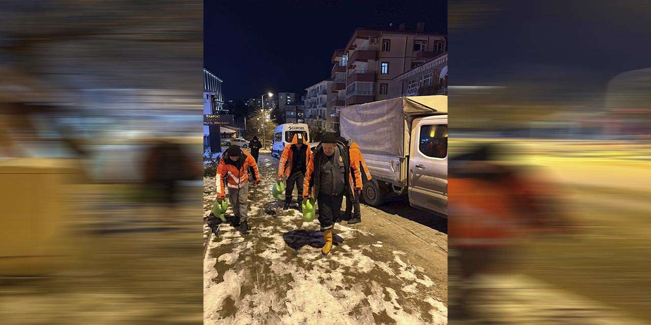 buzlanmaya-karsi-ekiplerden-gece-mesaisi3