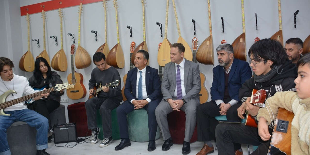 gen65cler-hayata-gecirilen-projelerle-sanatla-bulusturuluyor