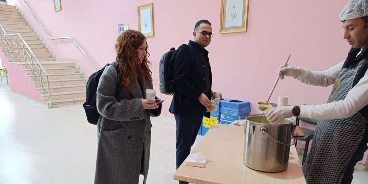 universiteli-ogrencilere-sinav-doneminde-sicak-destek875