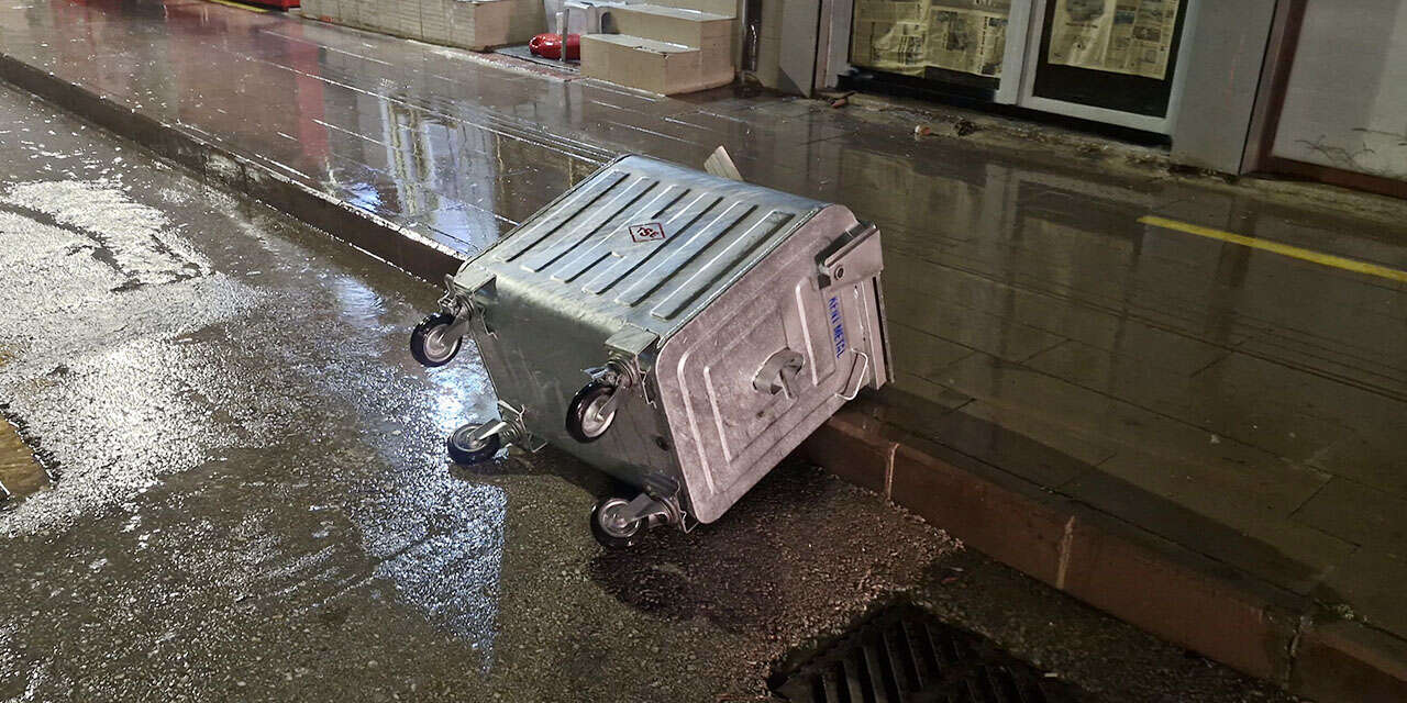 kirikkalede-kuvvetli-ruzgar-ortaligi-yikti-gecirdi2