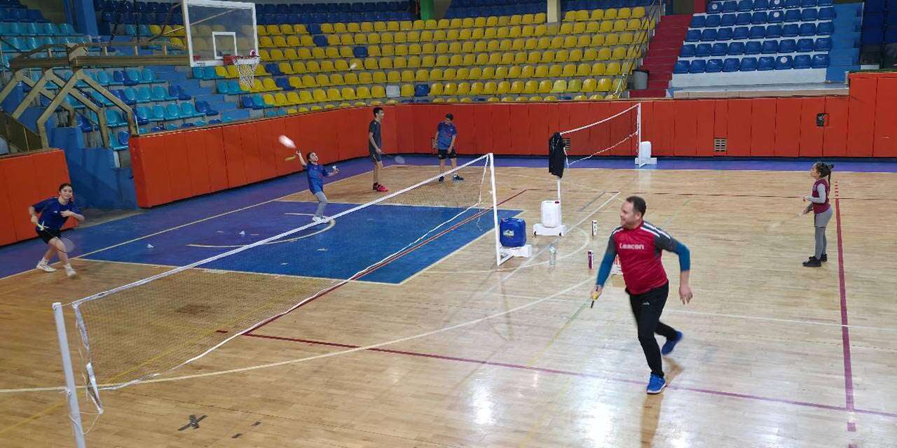 badminton-spor-bransi-ilgi-goruyor-2