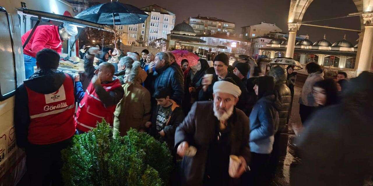 kizilay-soguk-havada-yurekleri-isitti2