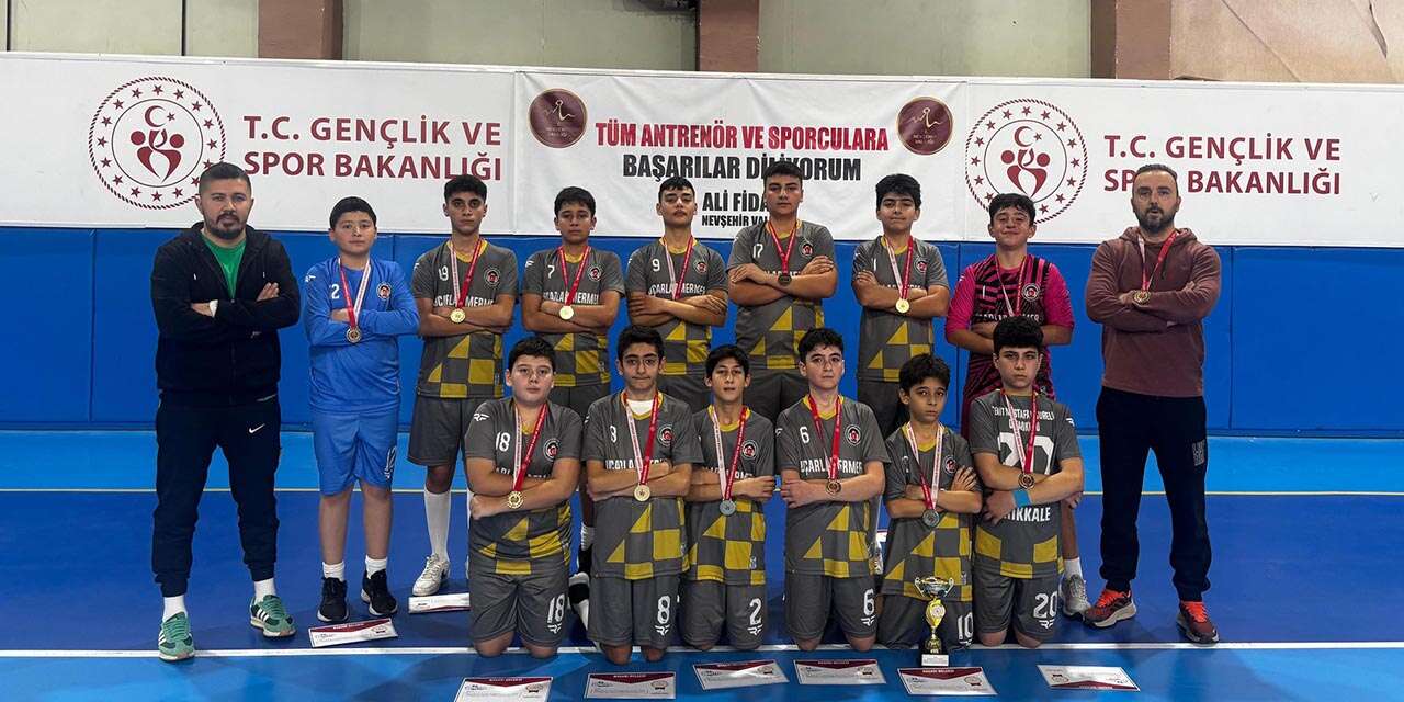 sehit-mustafa-ugurelli-ortaokulu-bolge-sampiyonu-oldu2