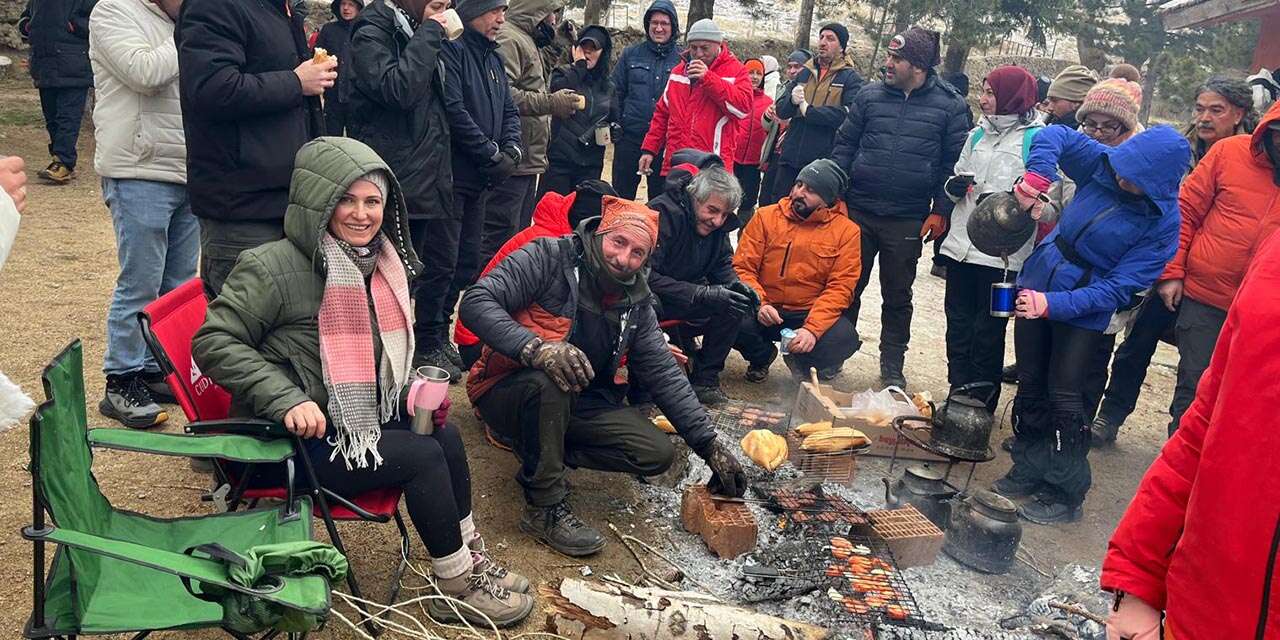 bozdaktan-dinek-daginda-davullu-zurna-kutlama-3