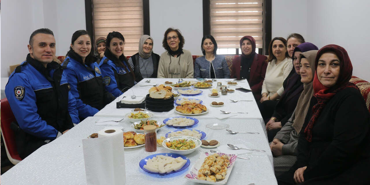 kadinlar-kades-ve-dolandiriciliga-karsi-bilgilendirildi2