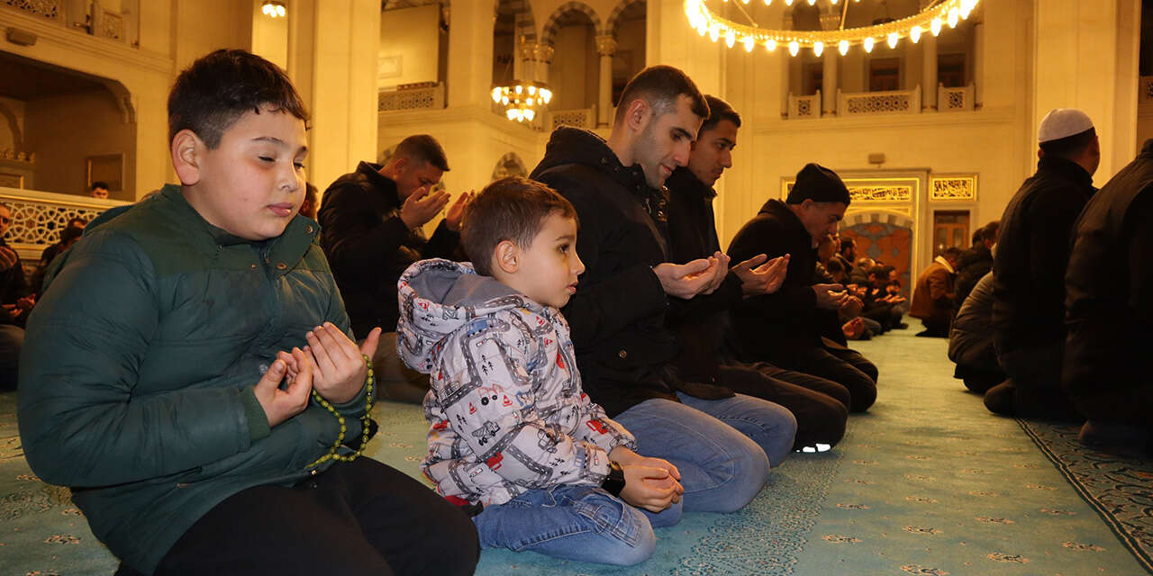 camilerde-mirac-kandili-coskusu-yasandi2