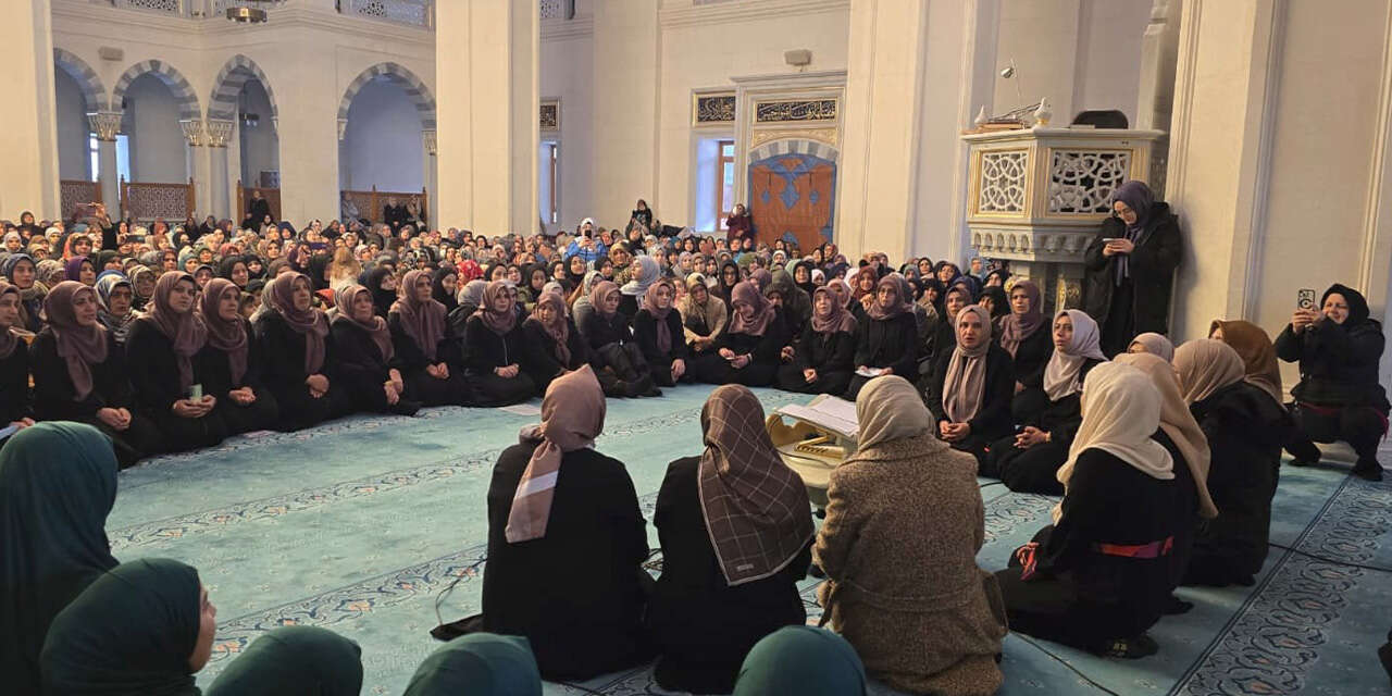 nur-camiinde-kadinlara-ozel-mirac-kandili-programi-2