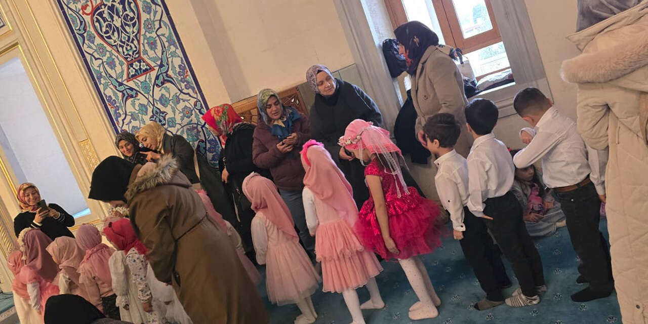 nur-camiinde-kadinlara-ozel-mirac-kandili-programi-3