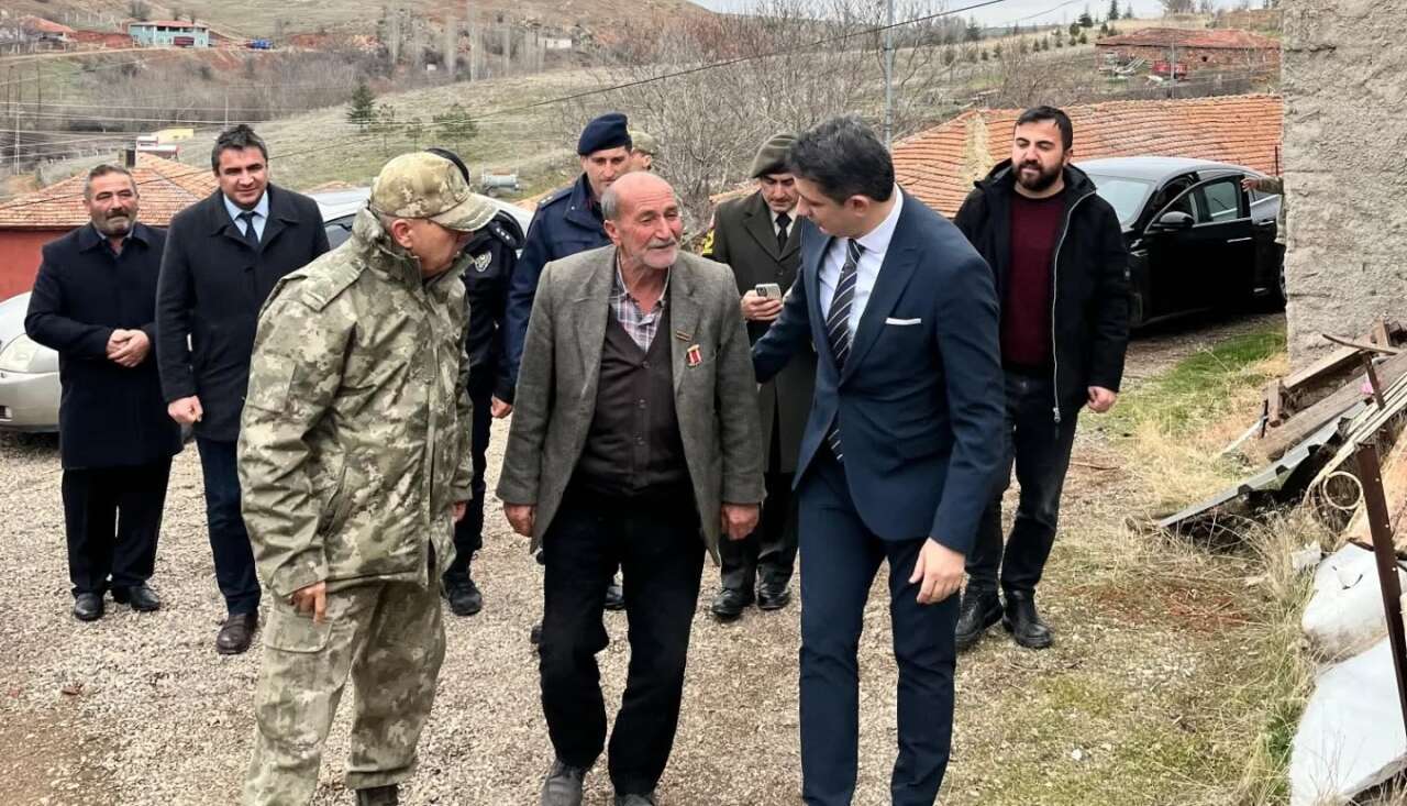 sehit-erkecin-ailesine-duygusal-ziyaret2