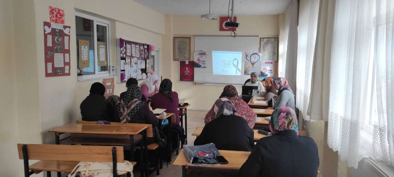kadinlara-yonelik-kanser-bilgilendirmesi-yapildi