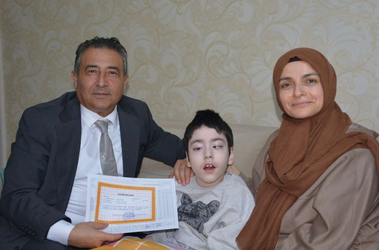 ozel-ogrencilere-ozel-karne-hediyesi