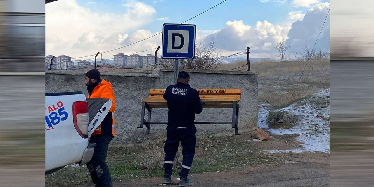 basliksiz-1calinan-bank-bulundu-yeniden-eski-yerini-aldi-2