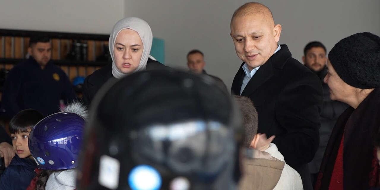 kirikkalede-cocuklara-karne-hediyesi-ucretsiz-buz-pisti-2