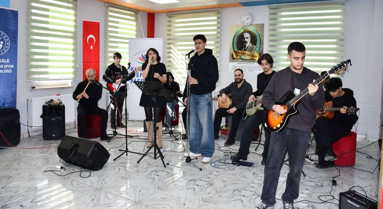 genclik-kis-kulubu-coskuyla-basladi