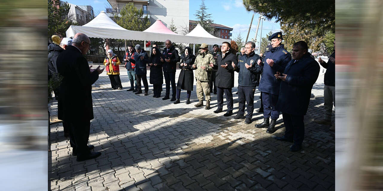 vali-sariibrahimden-ilk-ziyaret-sehitlige2