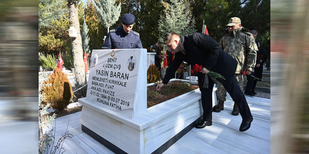 vali-sariibrahimden-ilk-ziyaret-sehitlige3