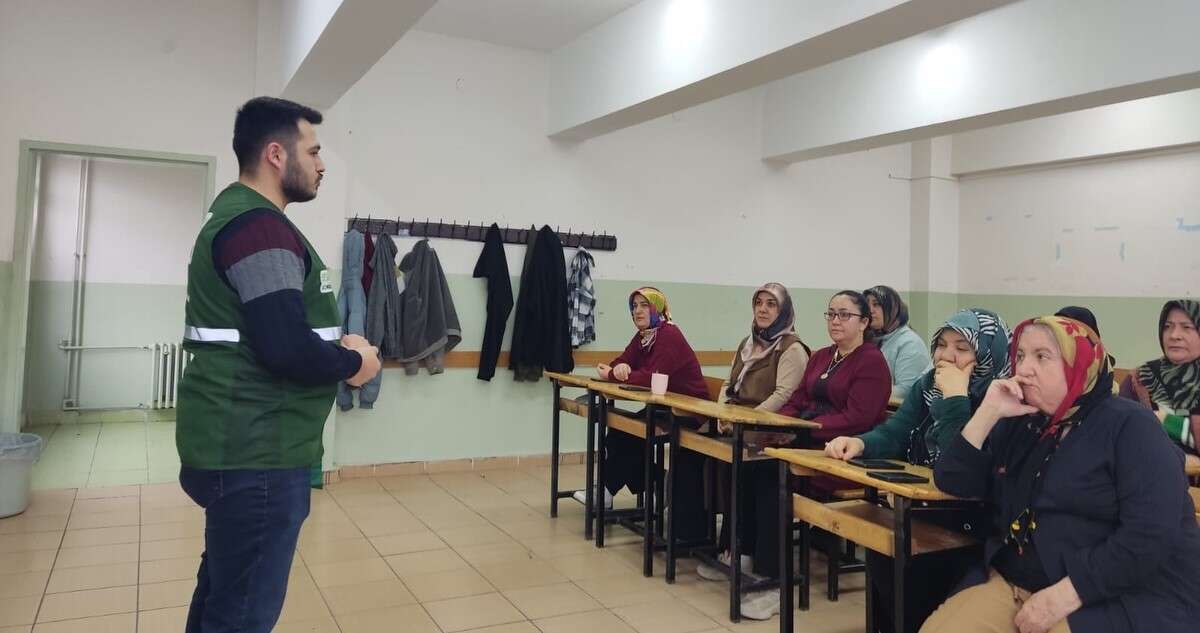 halk-egitim-kursiyerlerine-yesilay-ile-bilinc-kazandi