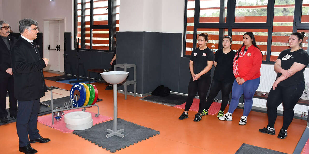 vali-yardimcisi-yukselden-yeni-spor-kompleksine-ziyaret2