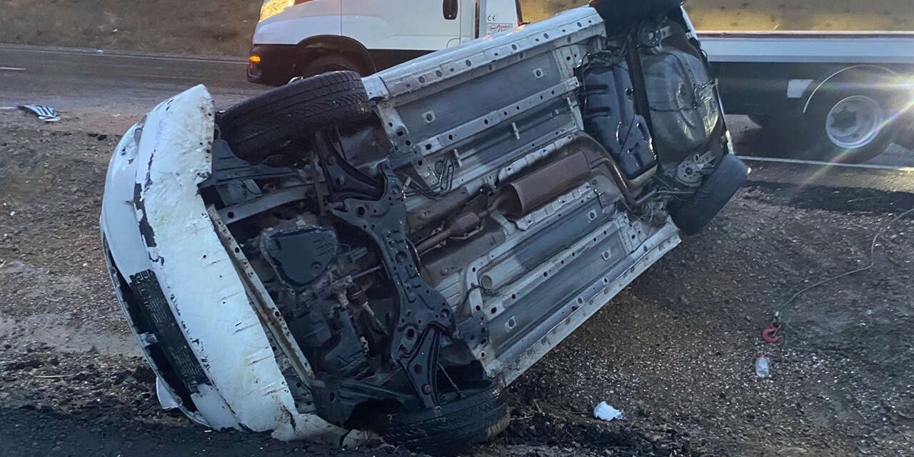 kirikkale-yolunda-otomobil-refuje-devrildi2