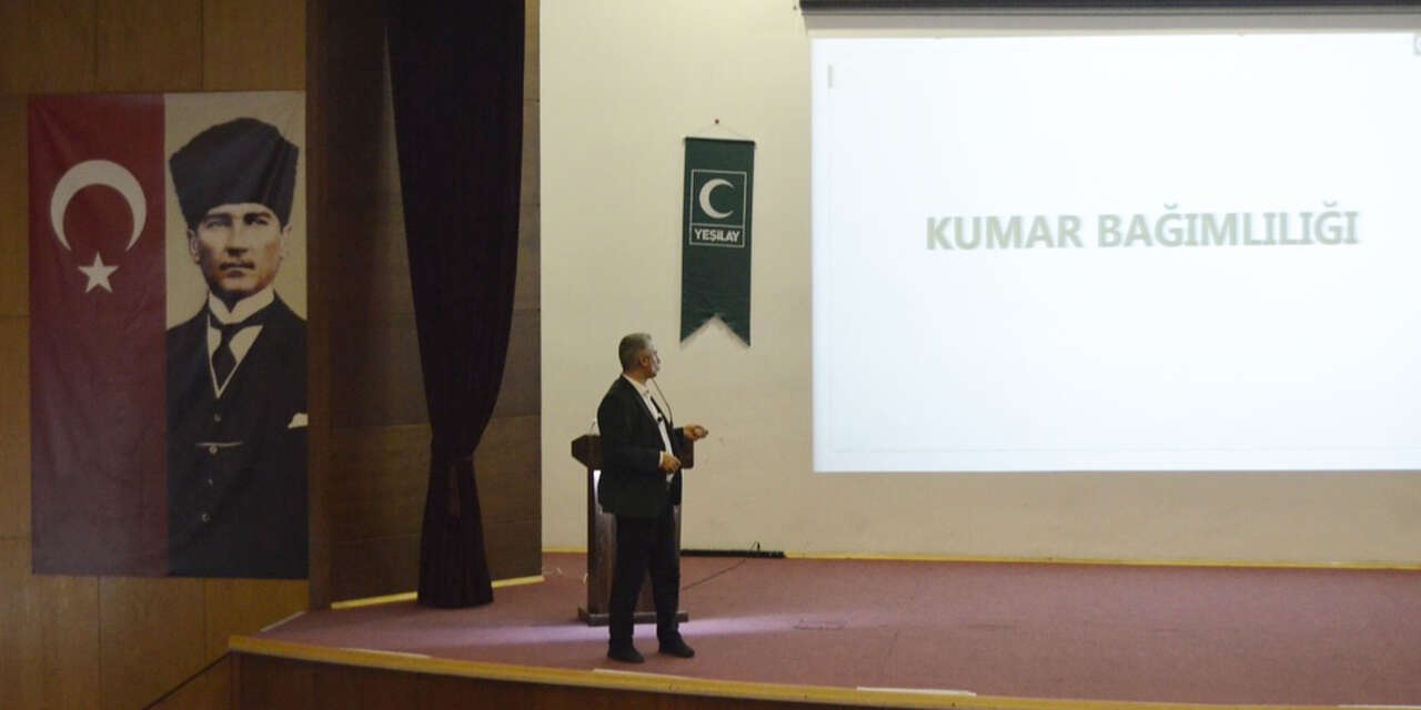 yesilaydan-polis-adaylarina-bagimlilikla-mucadele-egitimi2