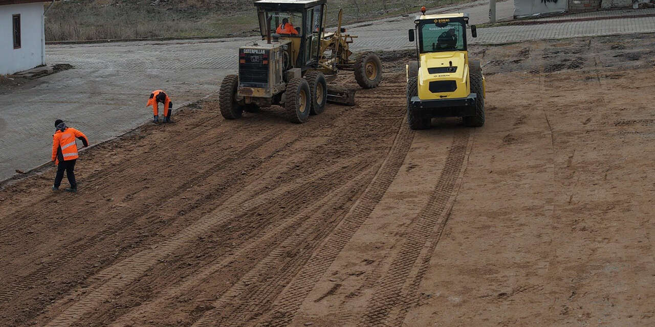karsiyaka-mahallesi-pazarinin-zemin-duzlemesi-yapiliyor2