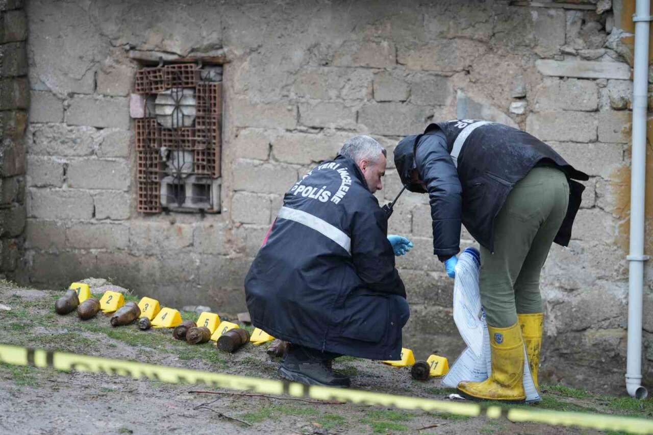 cocuklarin-oynadigi-cisimler-muhimmat-cikti