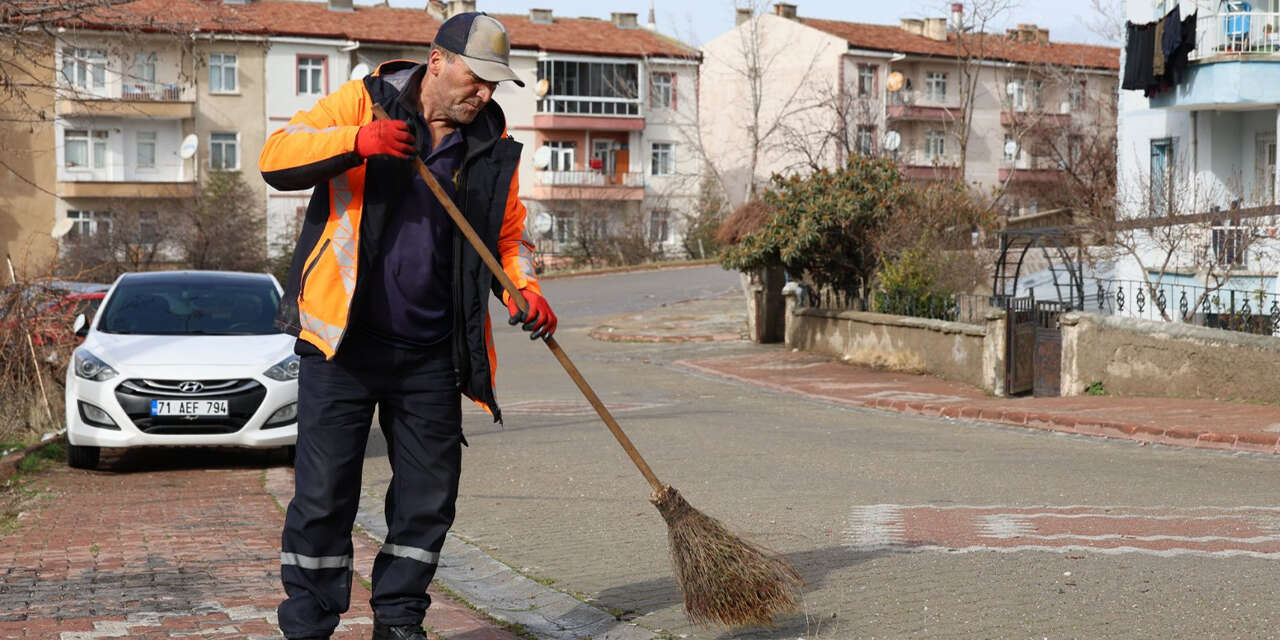 sehir-genelinde-temizlikte-hummali-calisma-1-y