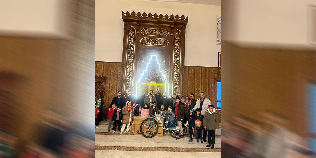 cocuklar-sabah-namazinda-carsi-camiinde-bulustu-3