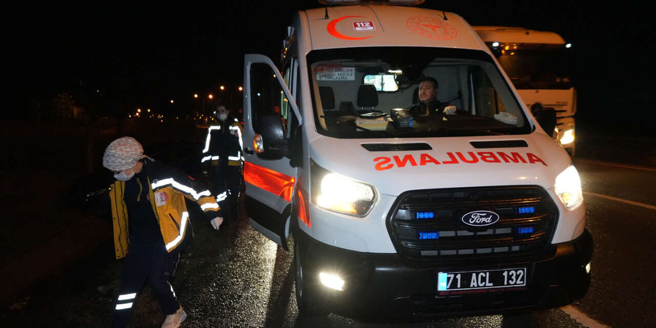 otomobil-sarampole-devrildi-surucu-kayiplara-karisti-2