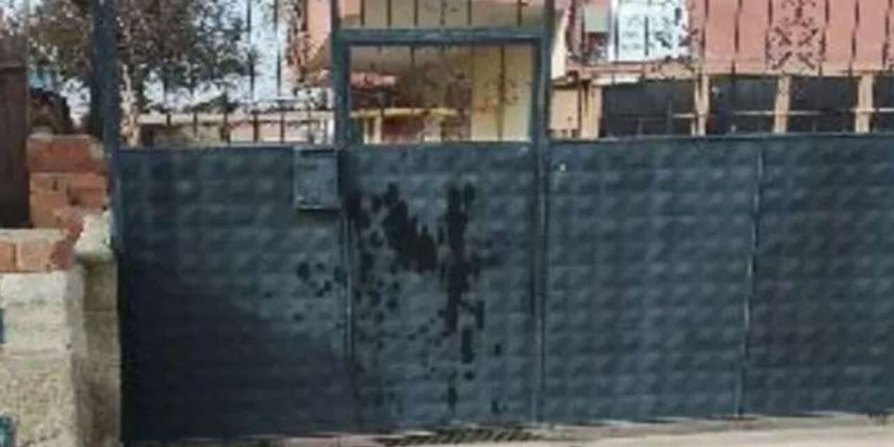 sanayi-mahallesinde-kapilara-yag-suren-supheli-yakalandi-1