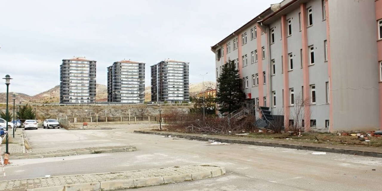 hastaneyi-rahatlatacak-hamle-o-bina-yikilacak-yerine-otopark-yapilacak2