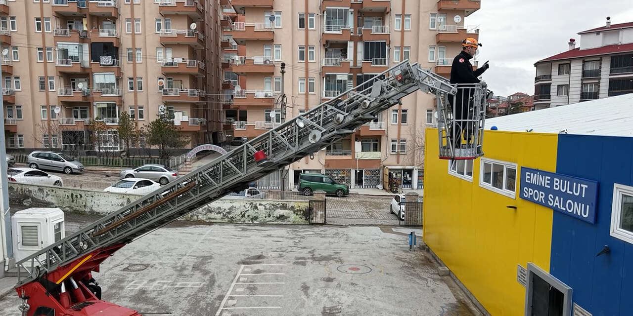 itfaiyeden-cocuklari-sevindiren-mudahale-3