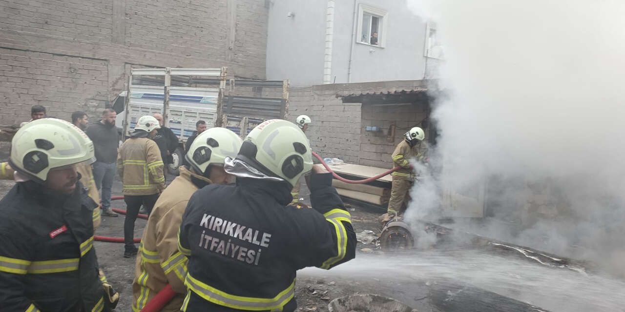 kirikkalede-sanayi-sitesinde-korkutan-yangin2